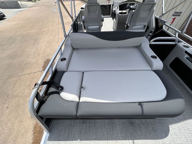 2025 Avalon LSZ Versatile Rear Bench 23 FT - 28