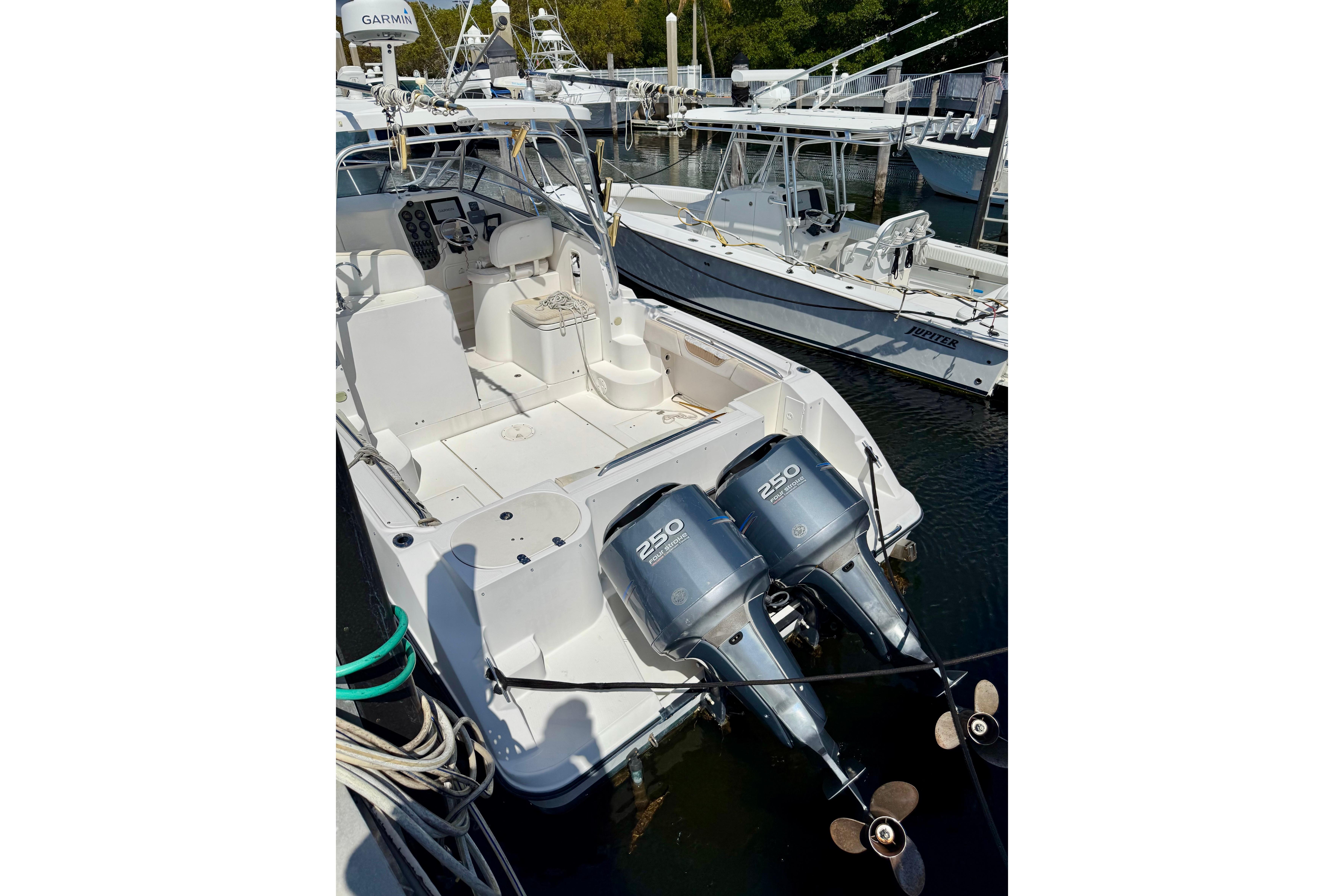 2006 Seaswirl Striper 2901 Walkaround O/B with dual outboard engines docked at marina.