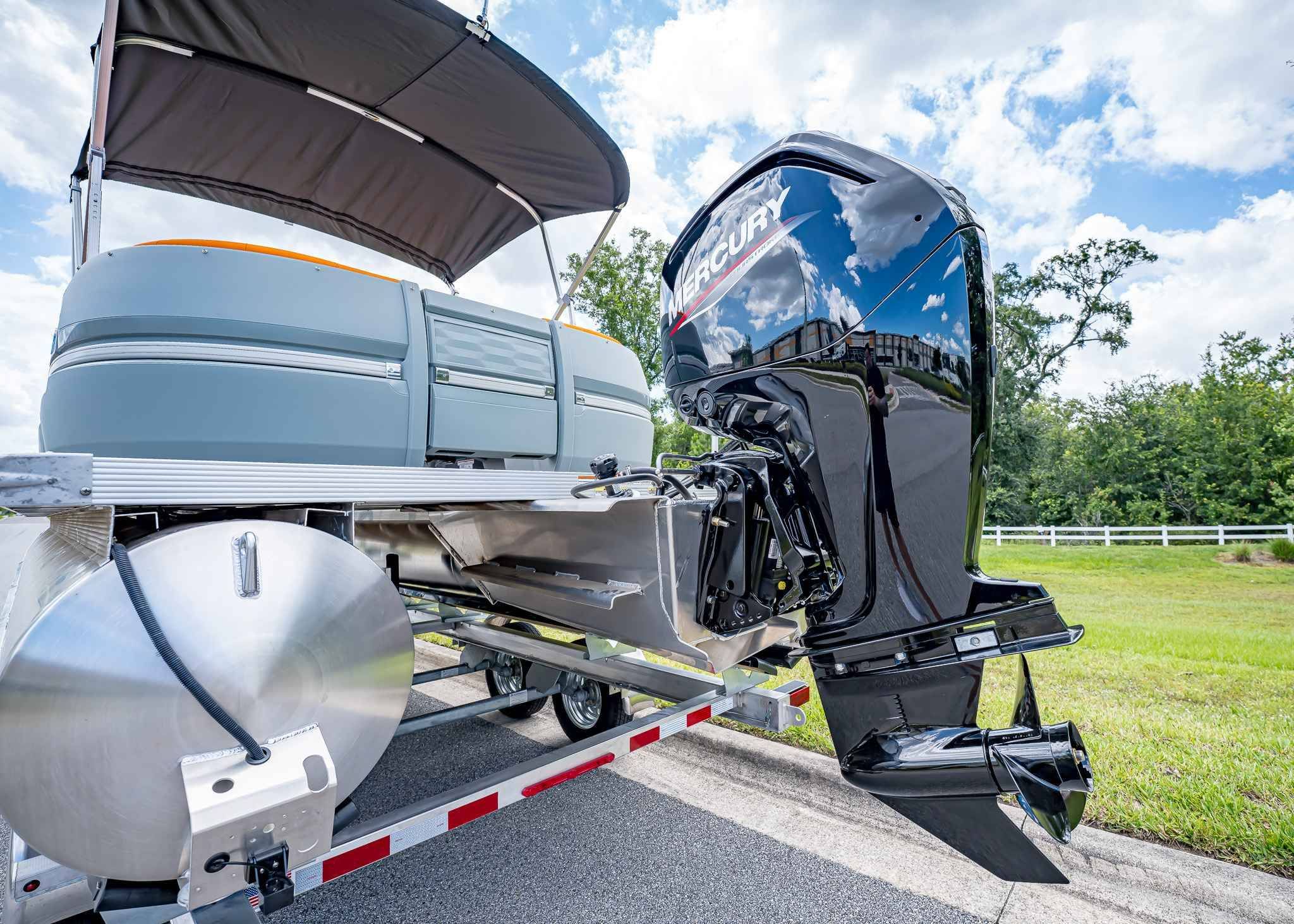 2025 Tahoe Pontoon Aura Quad Lounge - 20