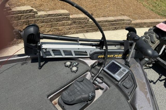 2013 Skeeter FX21 boat with Minn Kota trolling motor and control panel.