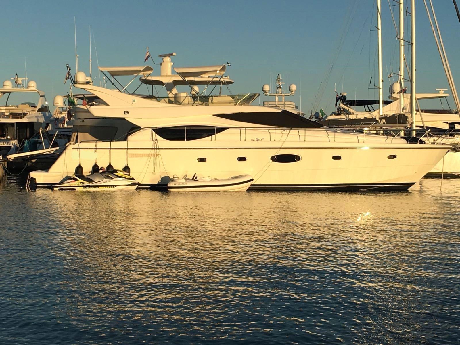 2005 Ferretti Yachts 550
