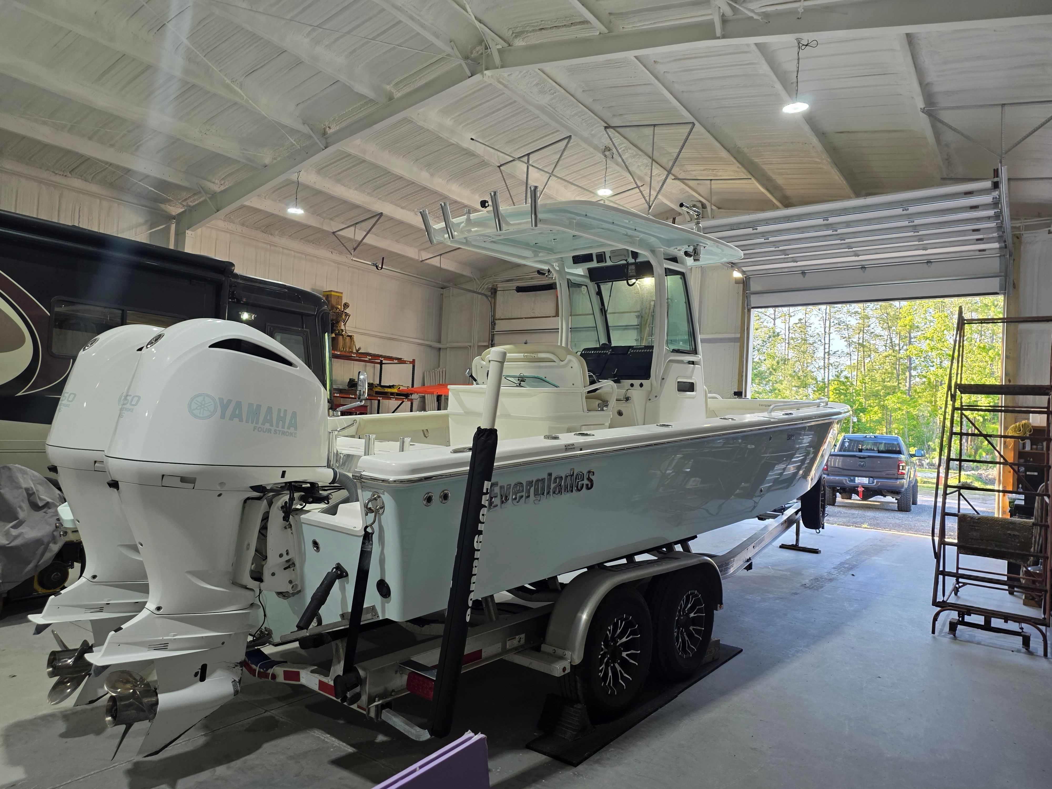 2017 Everglades 273 Center Console