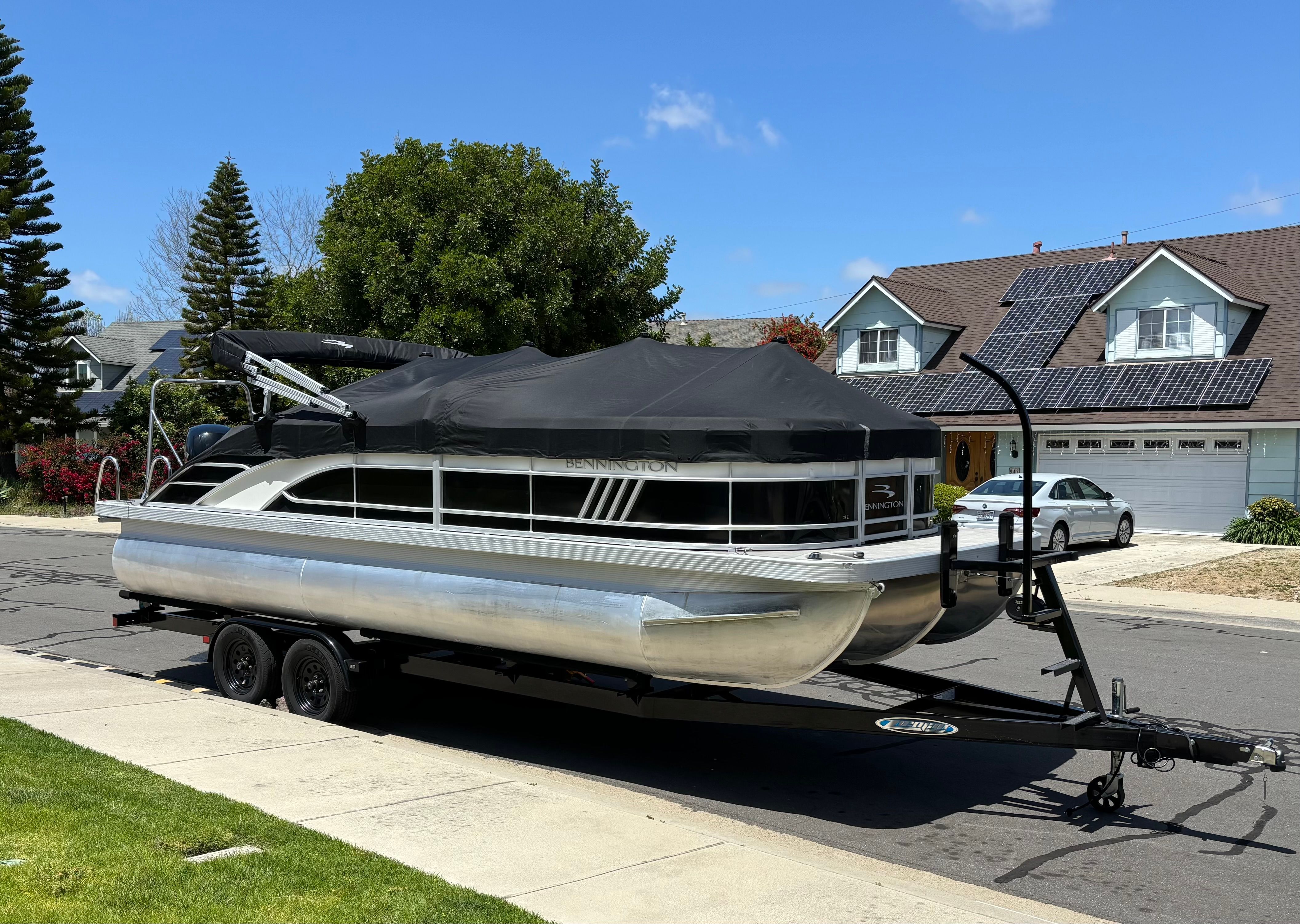 2022 Bennington L 23 Swingback