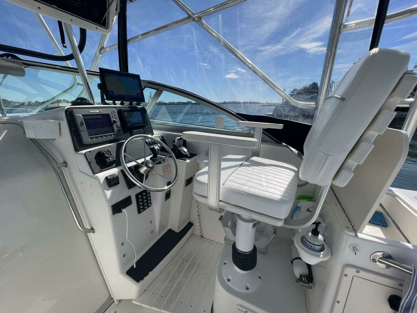 2001 Boston Whaler 285 Conquest - Image 13