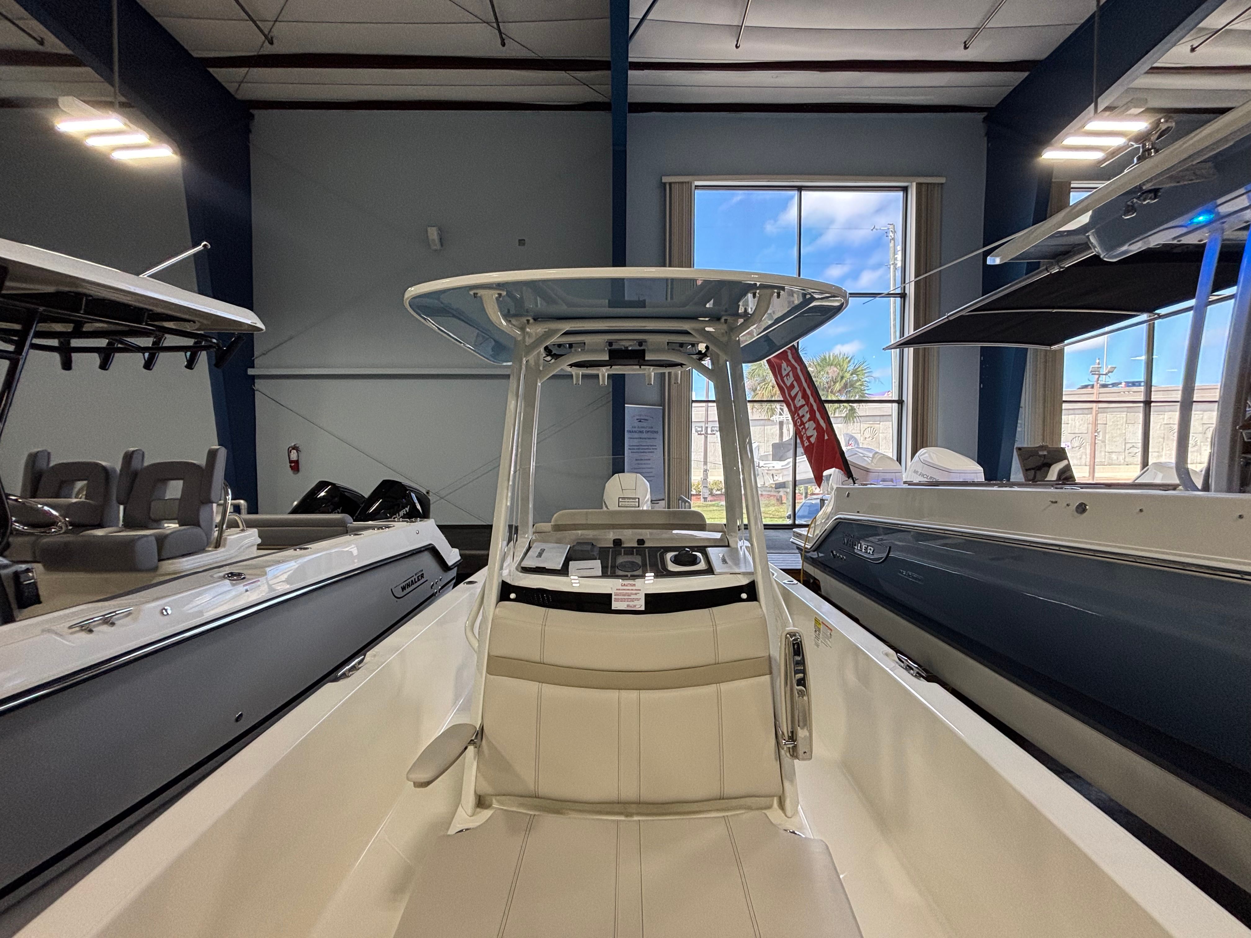 2026 Boston Whaler 250 Dauntless - 15