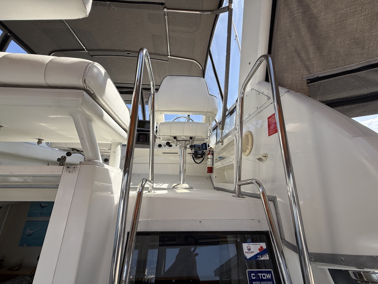 1996 Carver 370 Voyager - Image 32