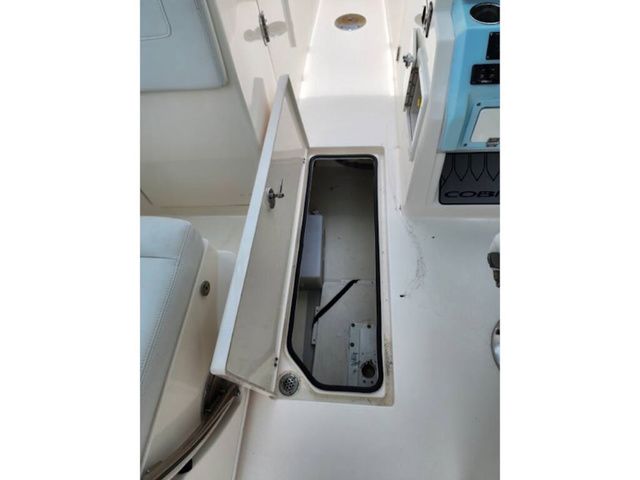 2022 Cobia 280 Dual Console - 23