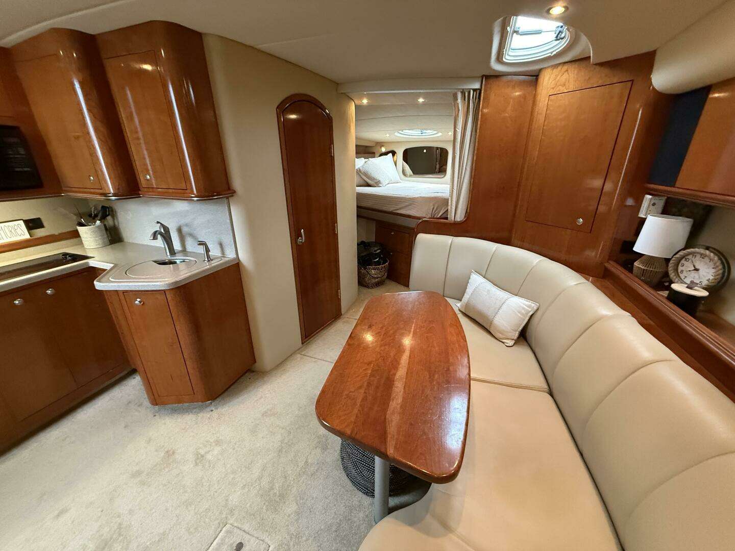 2004 Cruisers 370 Express - Image 27