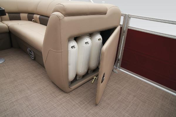 2025 Sun Tracker Party Barge 20 DLX - 38