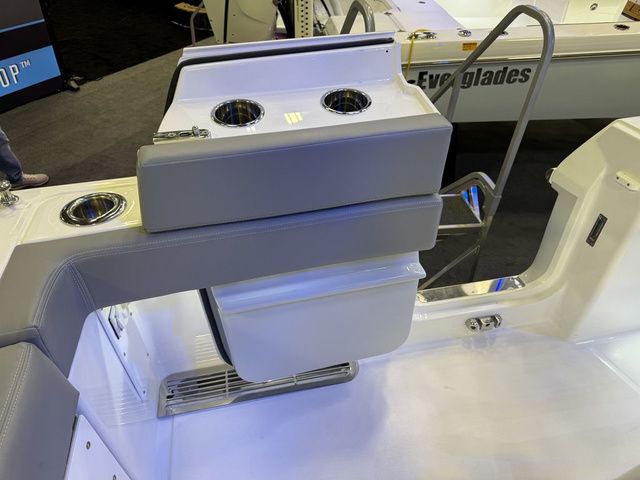 2026 Everglades 285 Center Console - 5