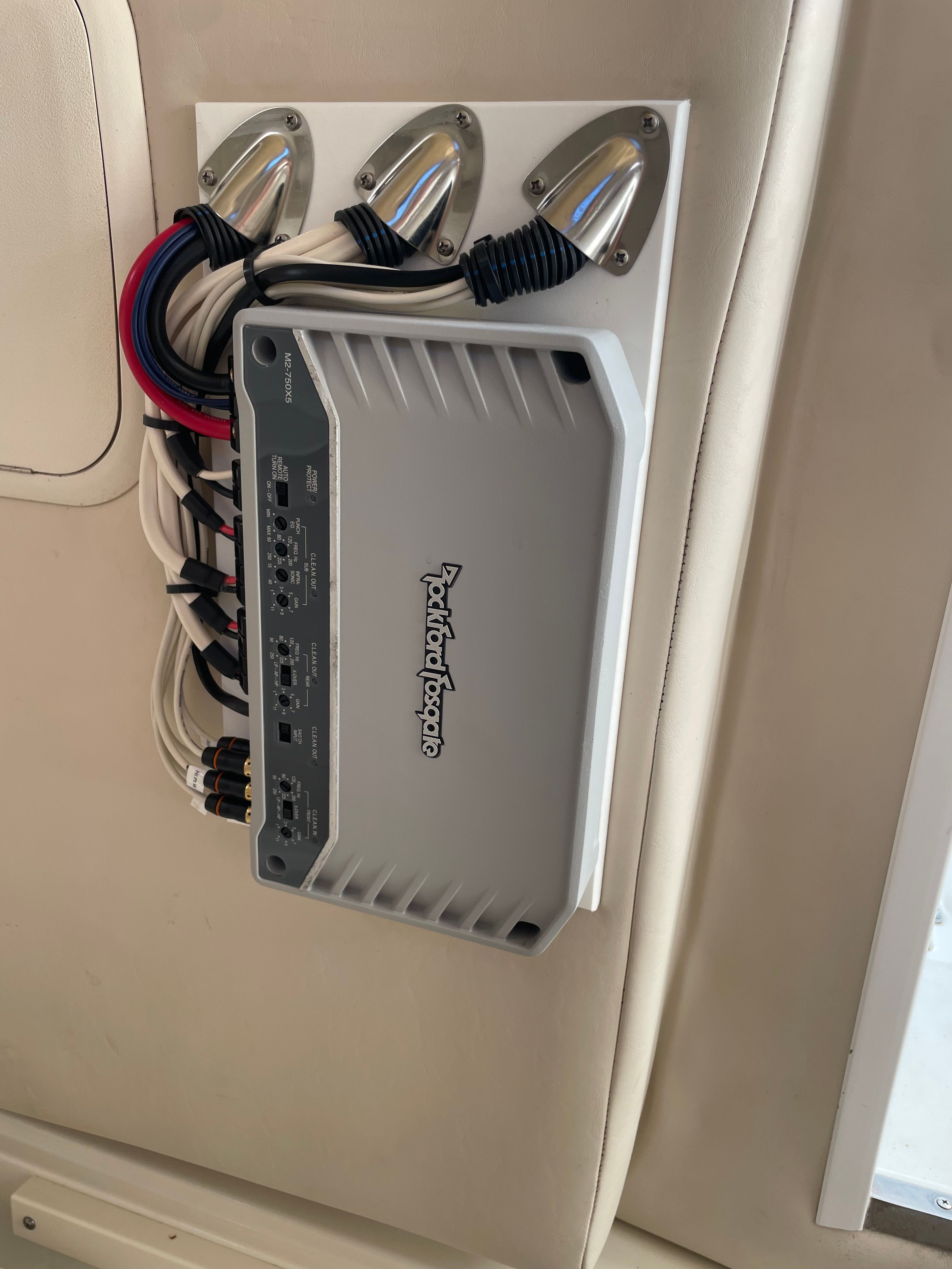 2009 Boston Whaler 255 Conquest - 41