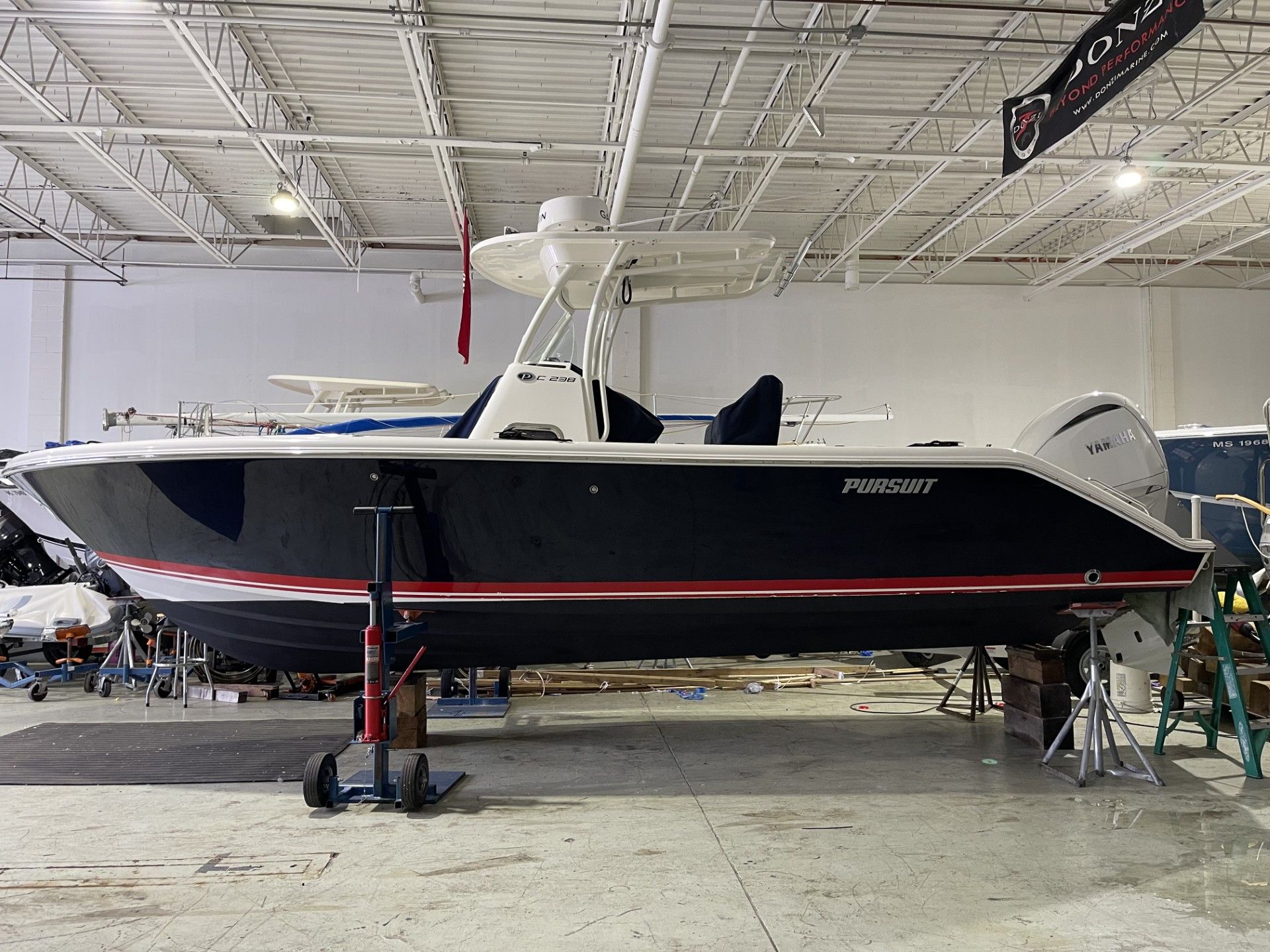 2022 Pursuit C 238 Center Console