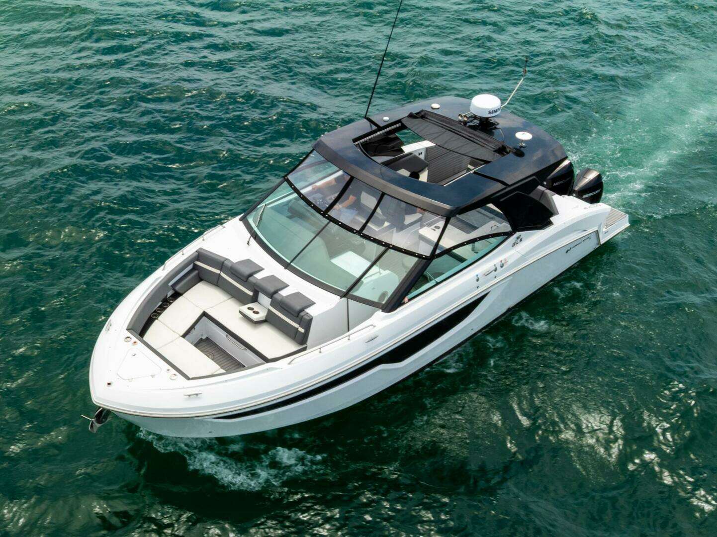 2021 Cruisers Yachts — - Image 14