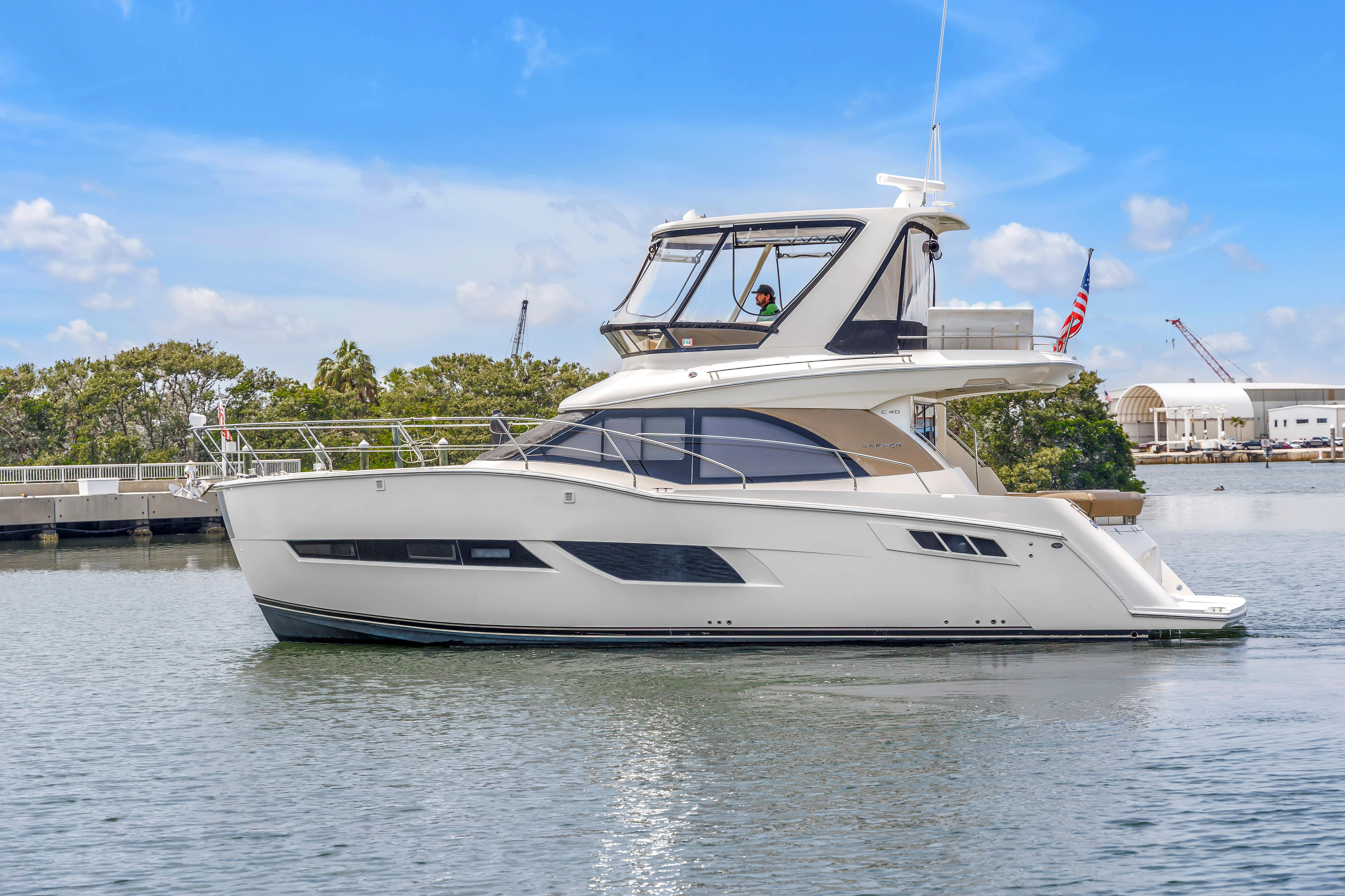 2018 Carver 40 Command Bridge