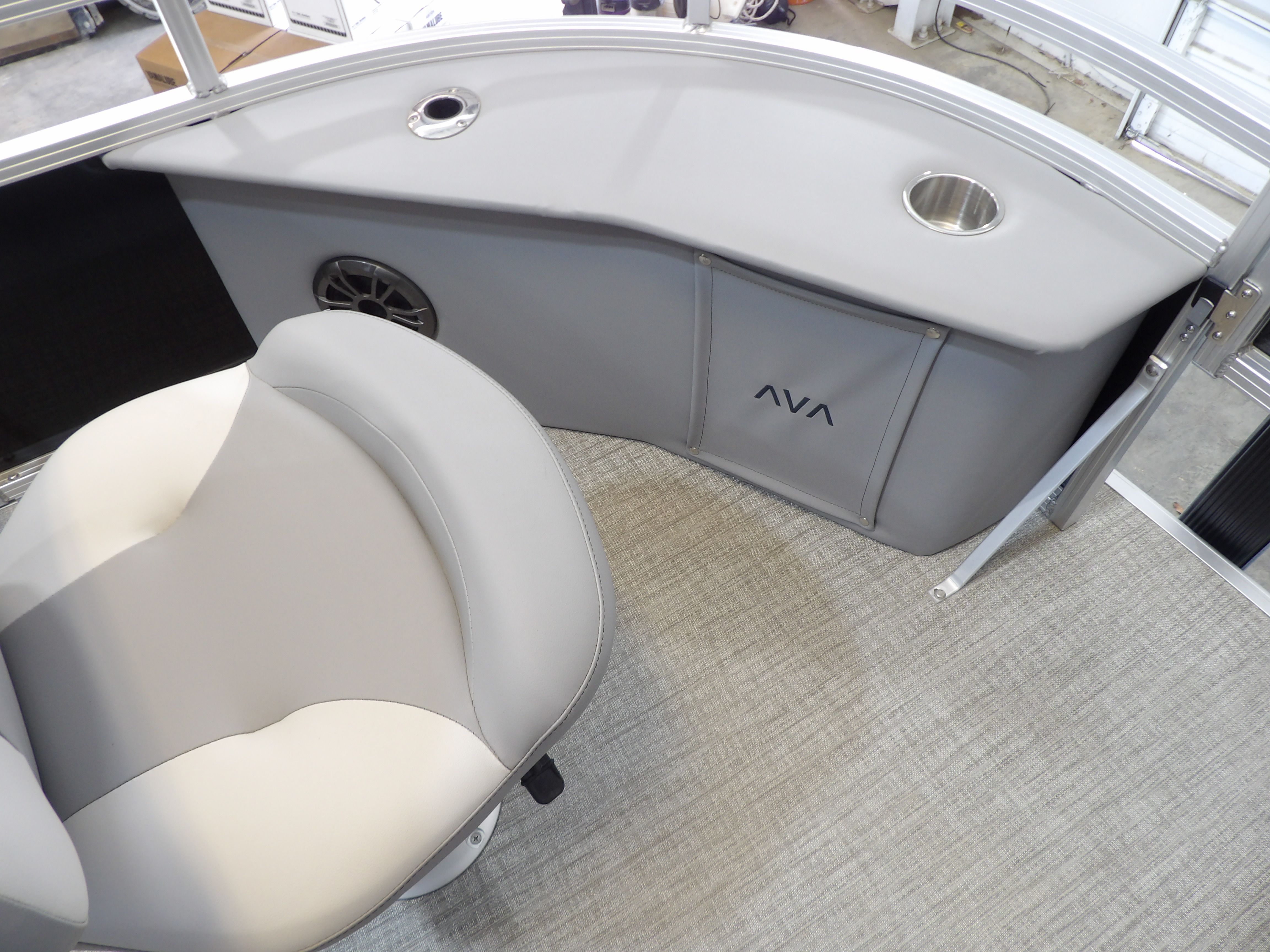 2026 Avalon Venture 85 Rear Fish - 21' - 6