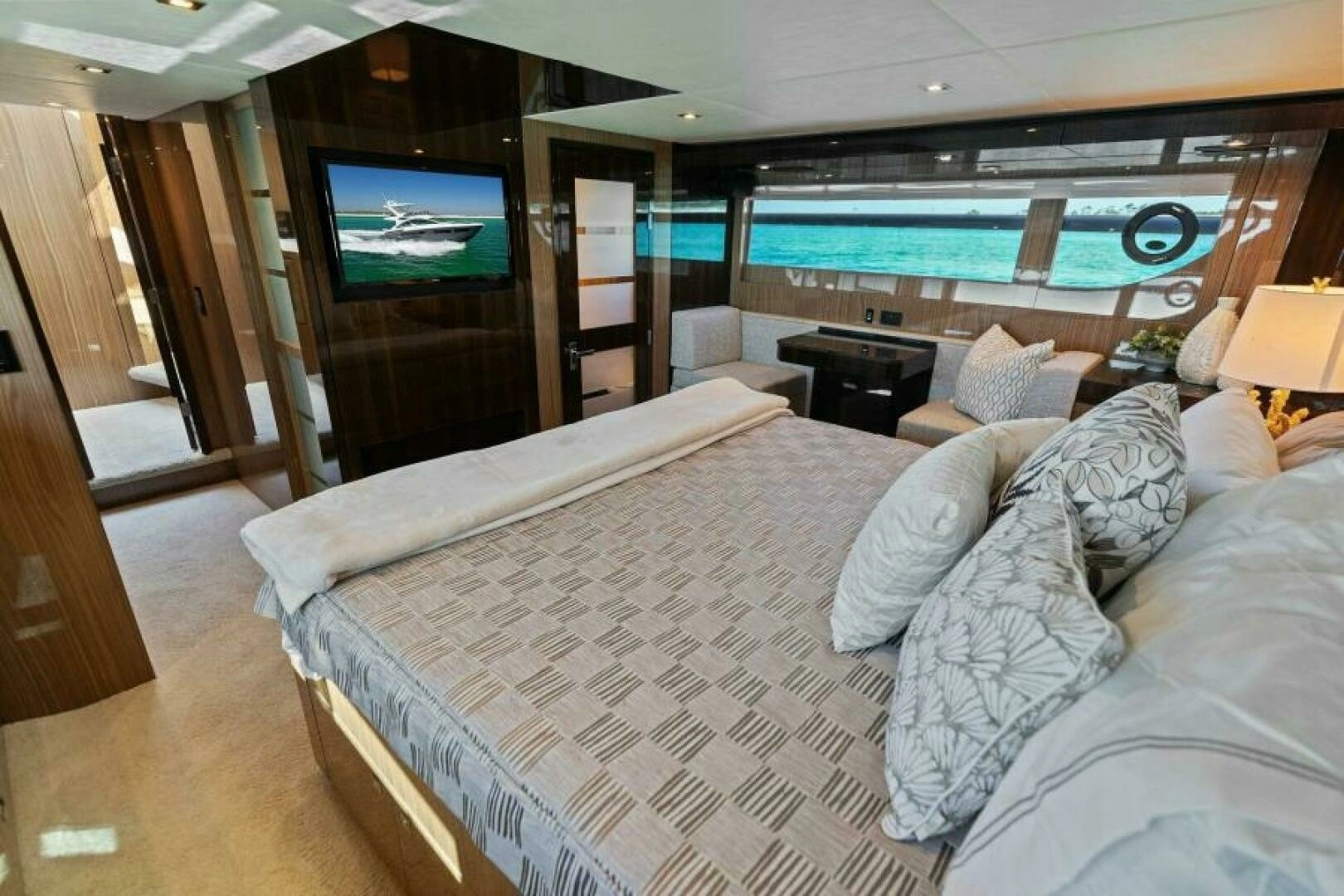 2023 Cruisers Yachts 60 Cantius Fly - Image 19