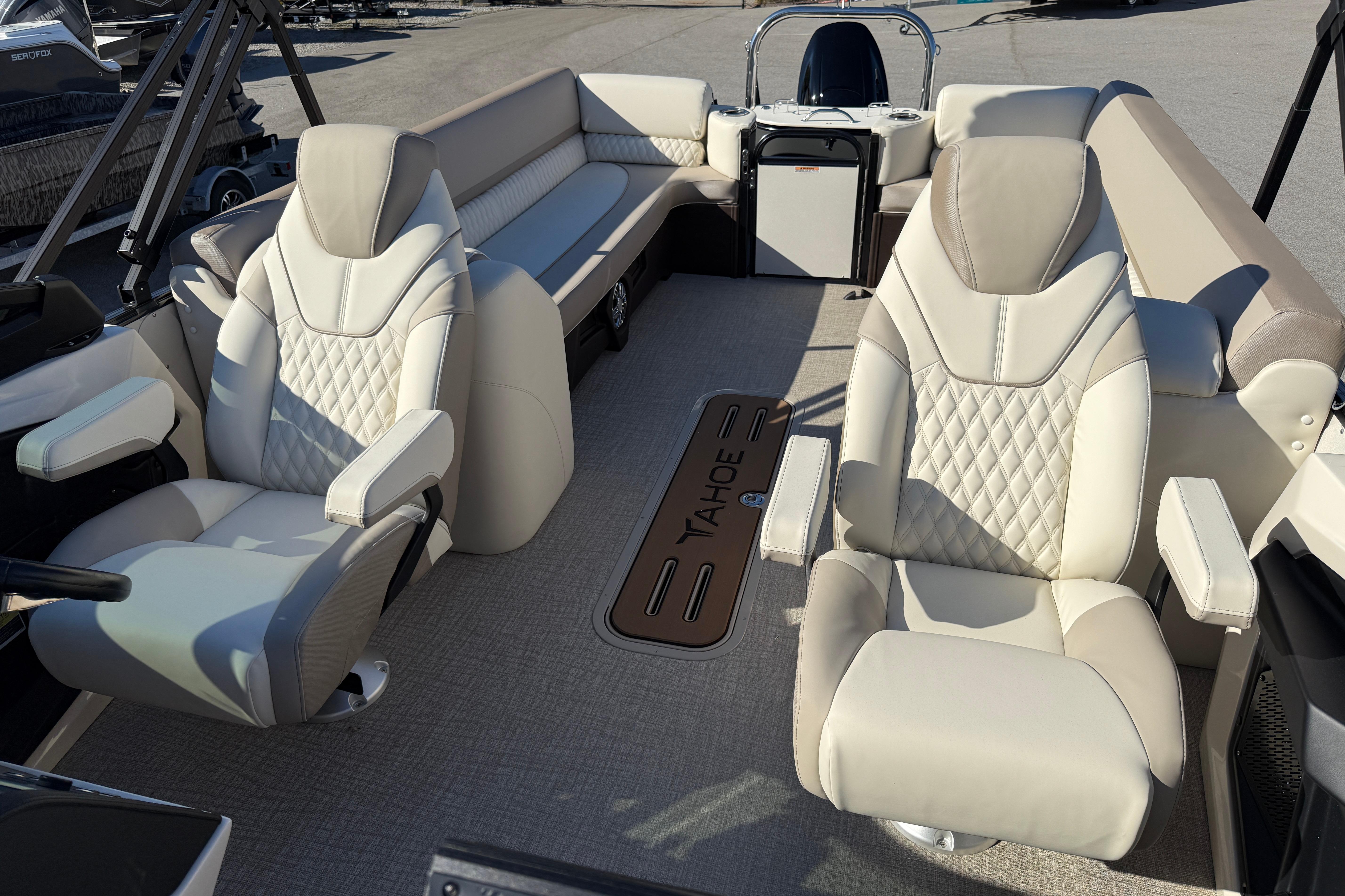 2026 Tahoe Pontoon Cascade Quad Lounger Windshield with luxurious seating and modern design.