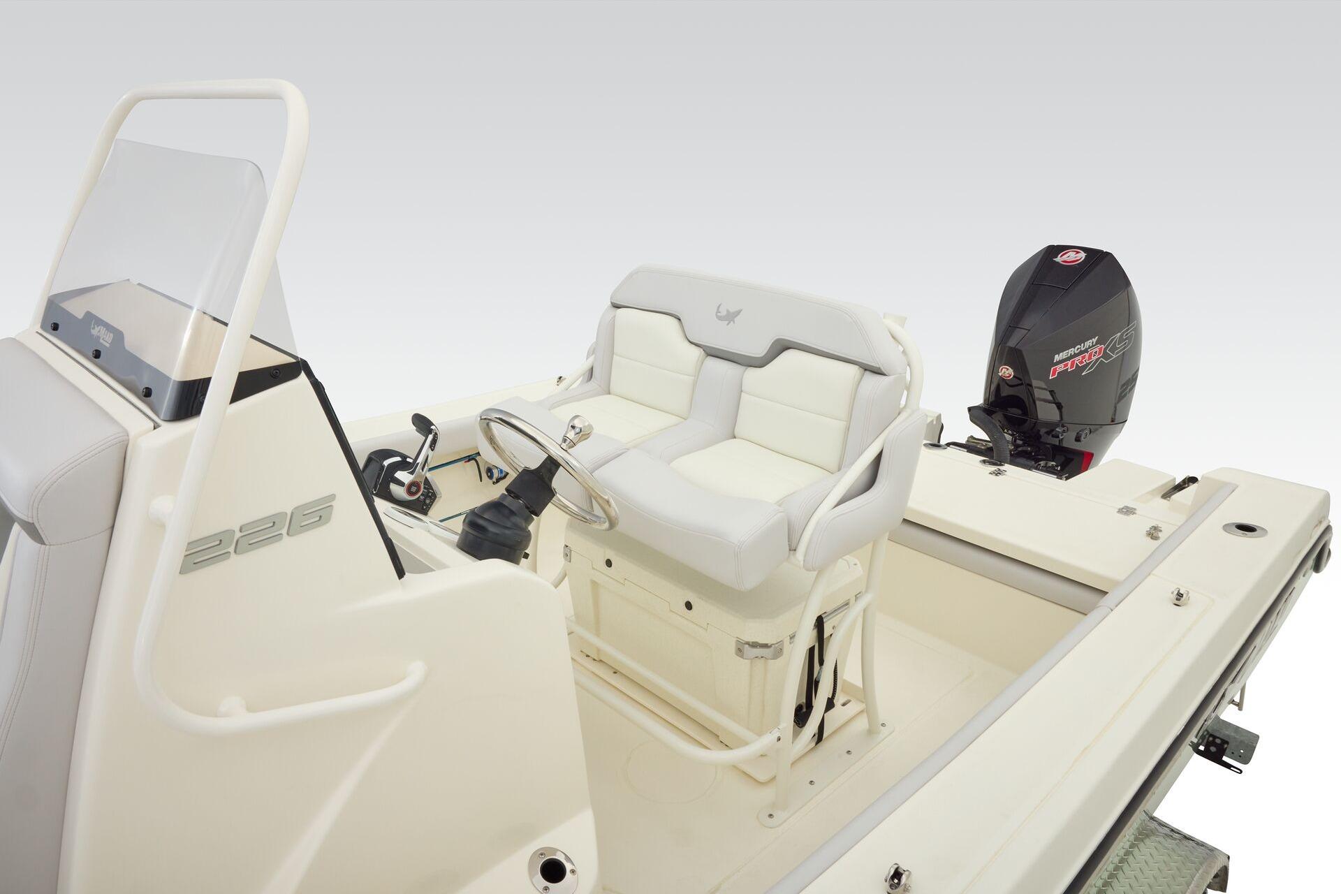2026 Mako 226 Center Console - 17