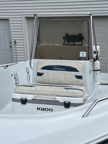 2000 Pro Sports 1850 boat with Igloo cooler.