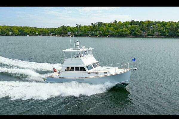 2019 Lowell Flybridge