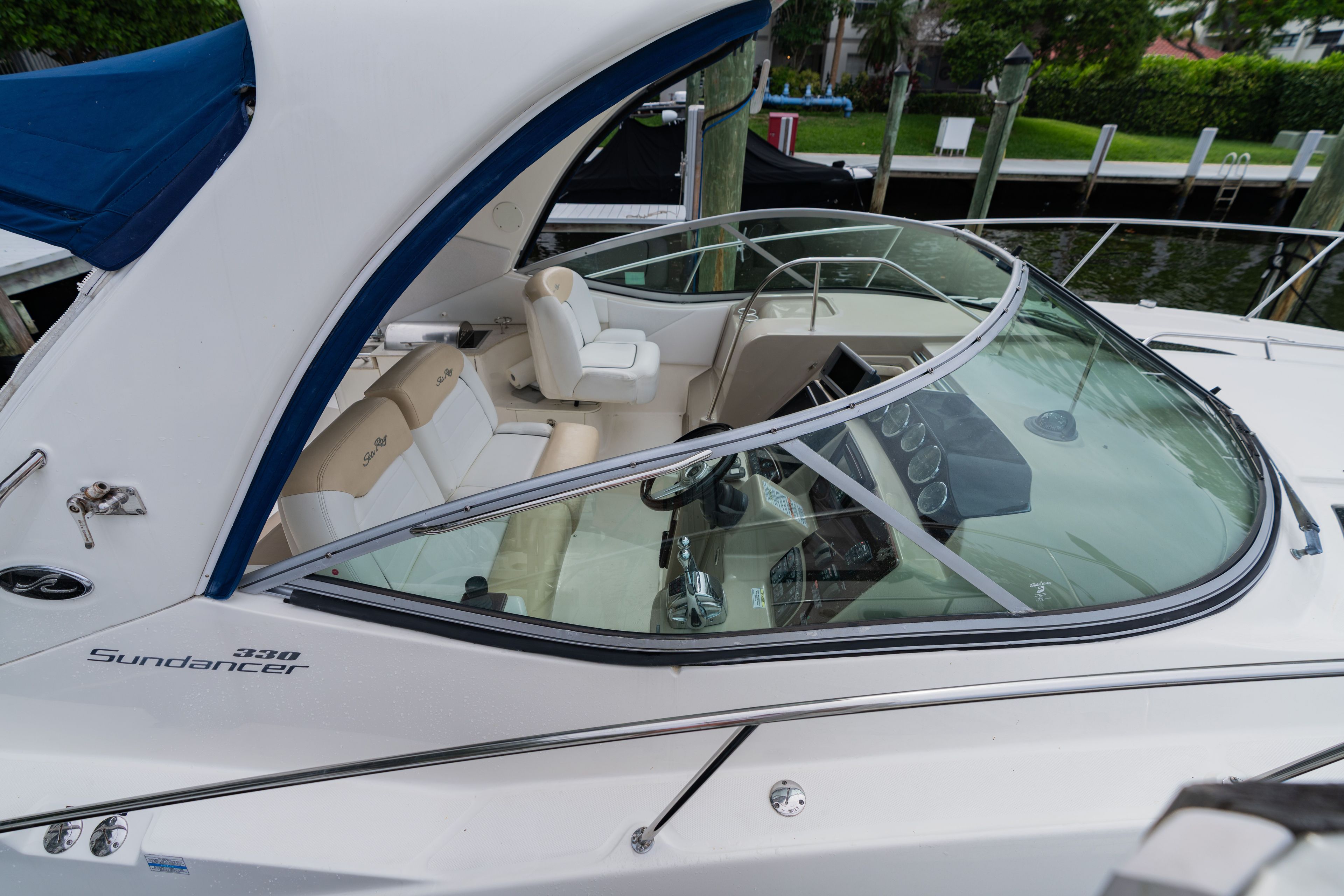 2010 Sea Ray Sundancer 330 - 23