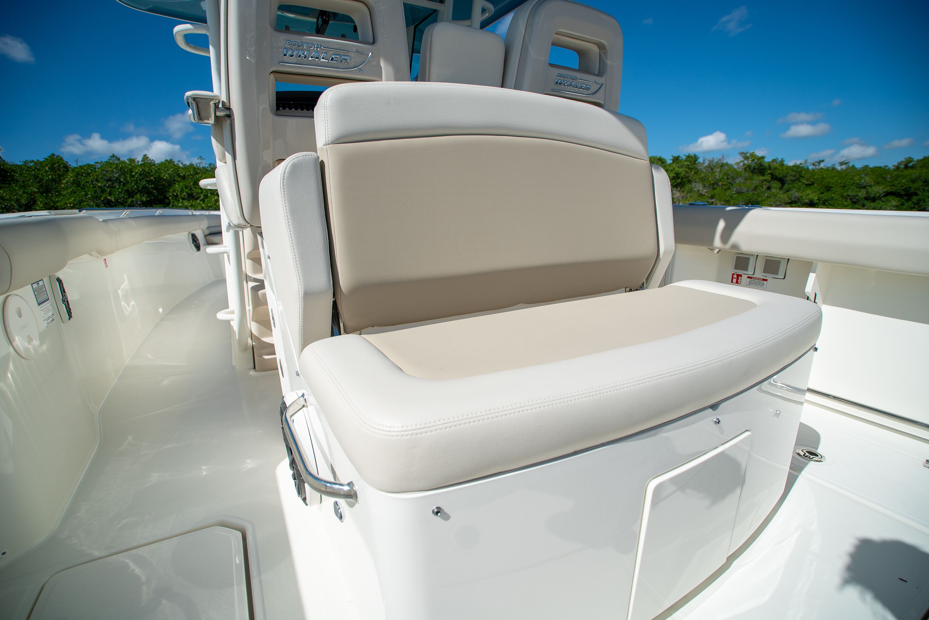 2026 Boston Whaler 330 Outrage - 10