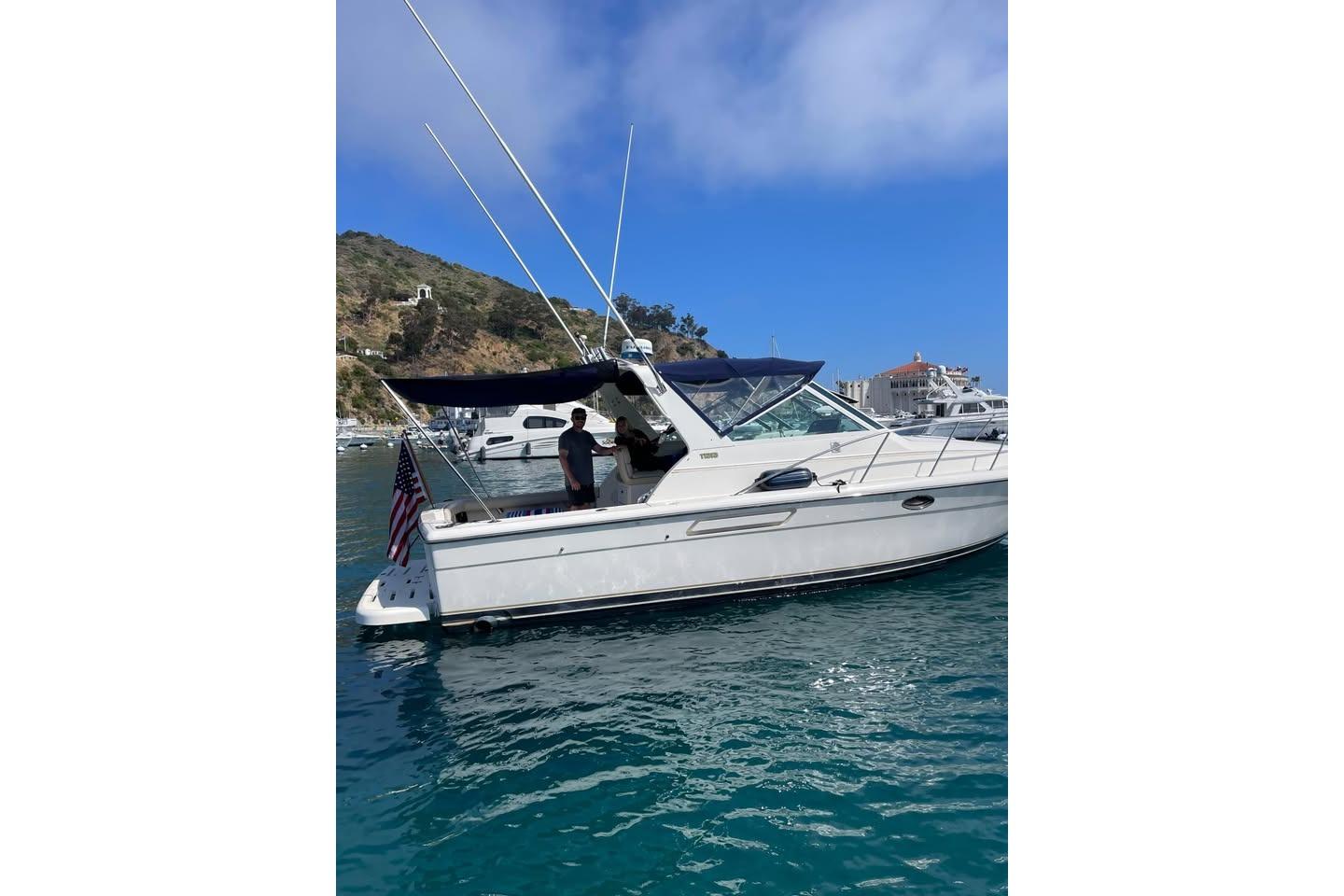 1995 Tiara Yachts 2900 Open boat on water, featuring a sleek design and American flag.