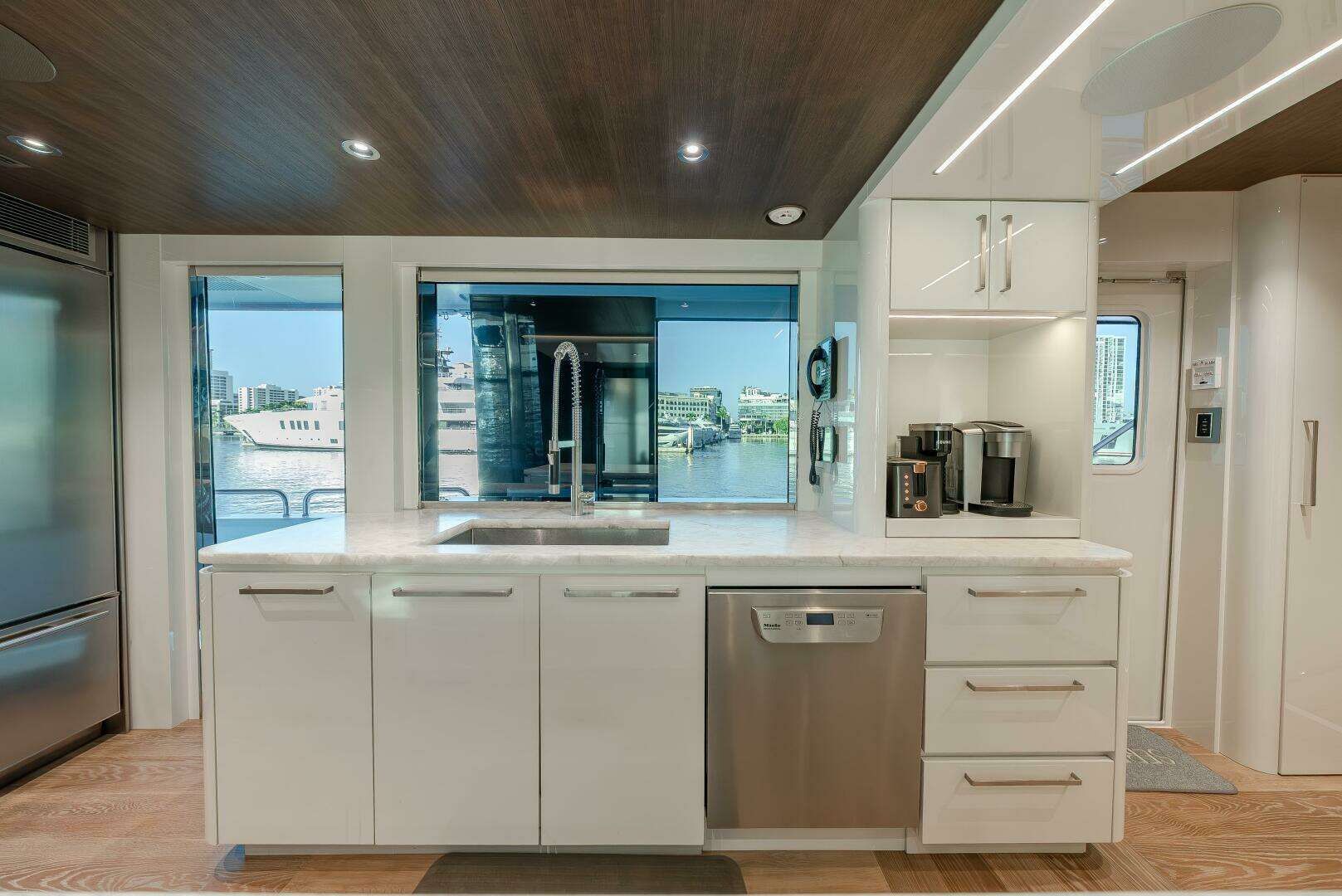 2018 Westport Raised Pilothouse - Image 13