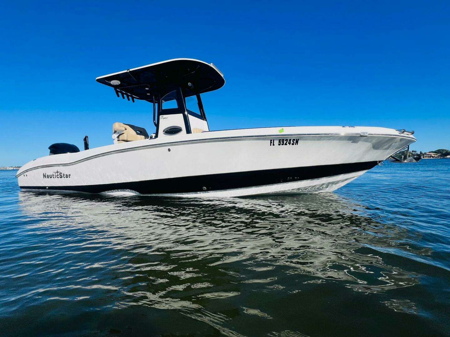 2020 NauticStar 251 Hybrid - Image 15