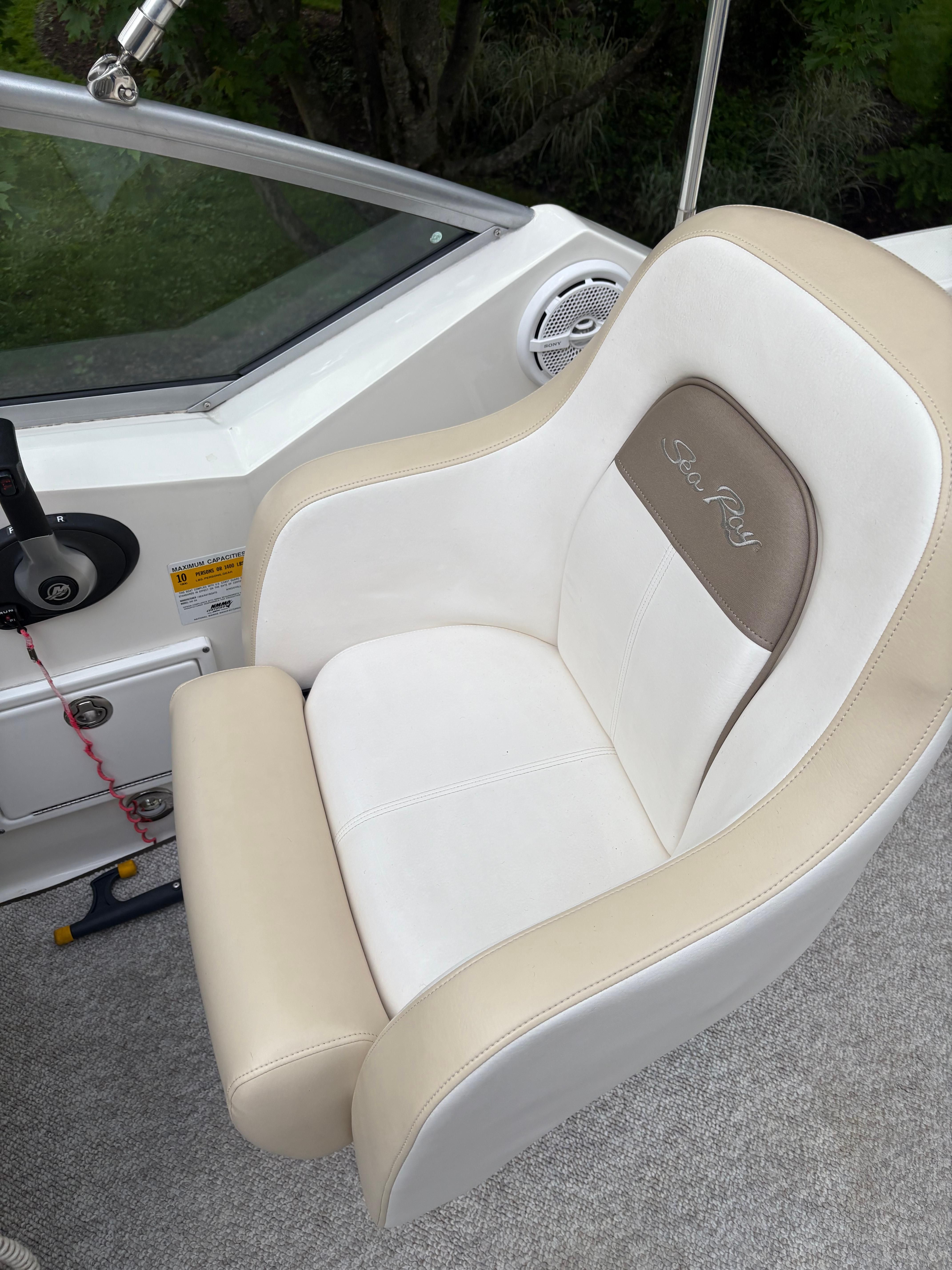 2013 Sea Ray 240 Sundancer - 6