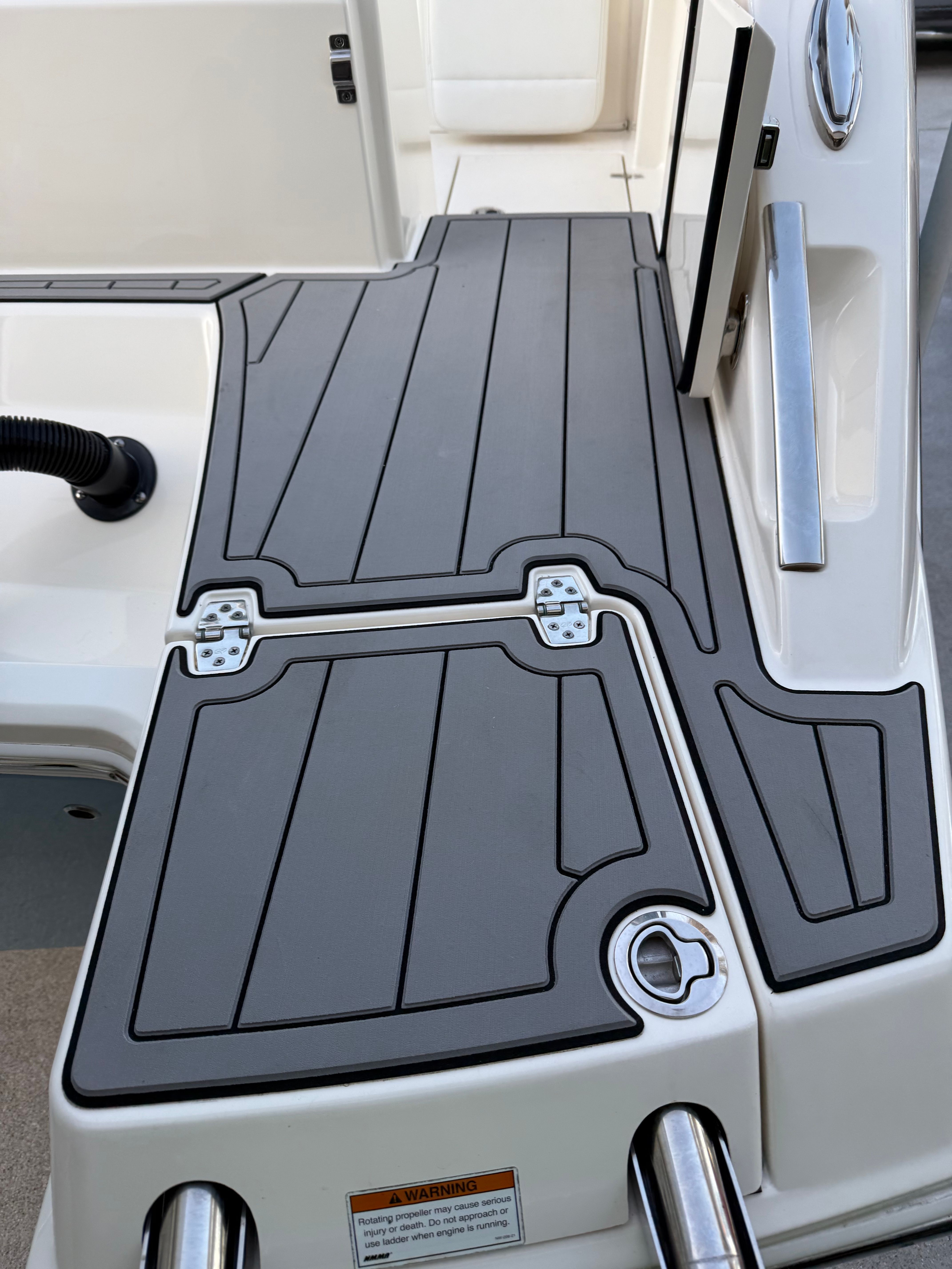 2022 Cobia 240 Dual Console - 9