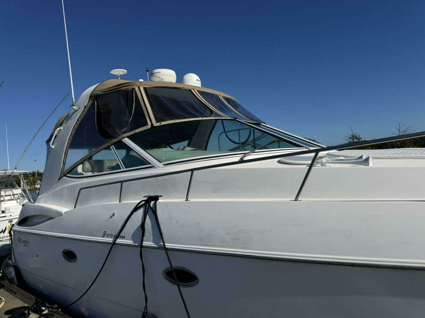 2003 Cruisers Yachts 3772 - Image 3