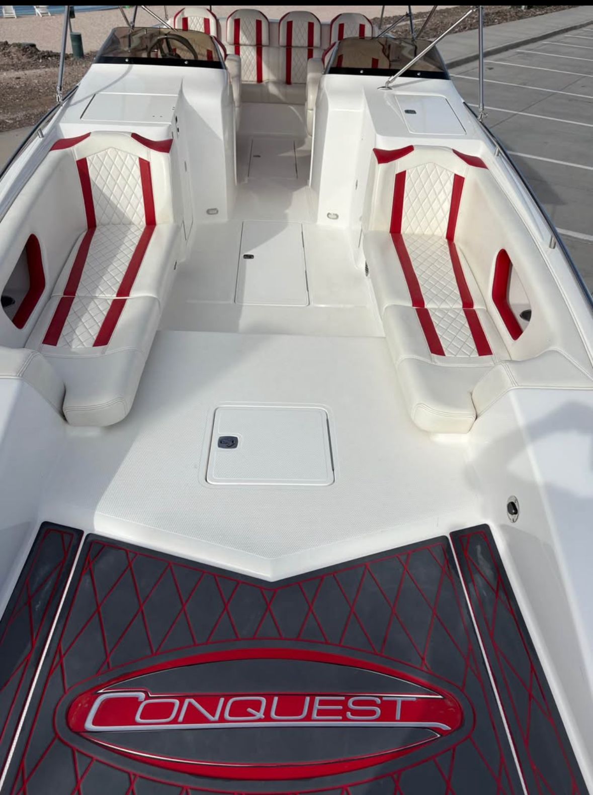 Conquest 28’ Top Cat II Deck Boat, 2022, featuring red and white seating.