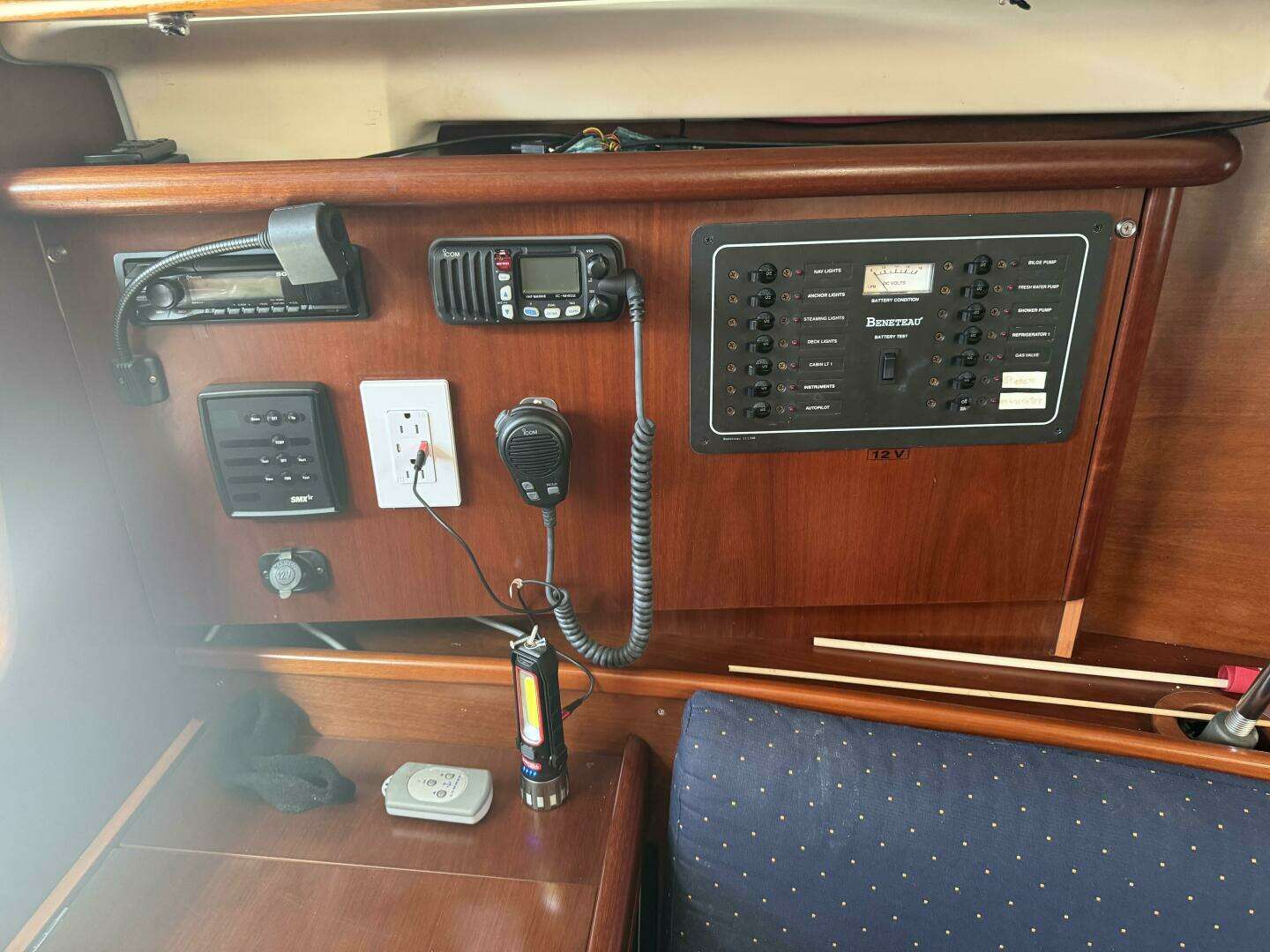 2005 Beneteau Oceanis 331 - Image 12