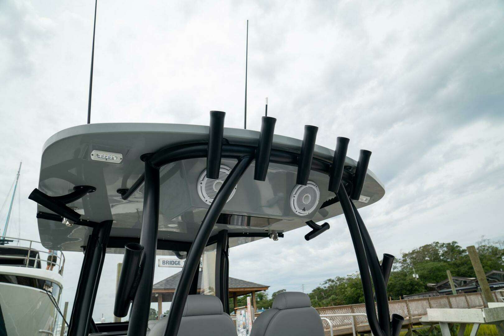 2026 Front Runner 33 Center Console - Image 20