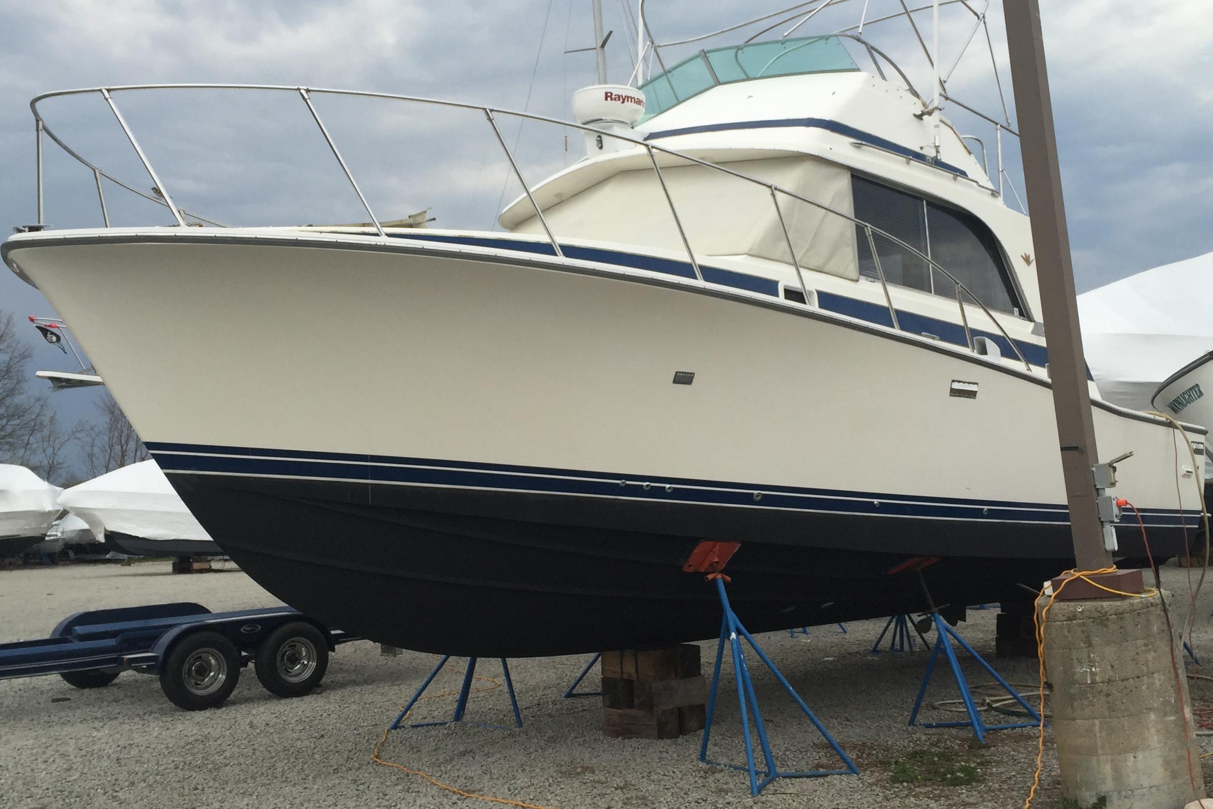 1985 Bertram 33 Flybridge Cruiser