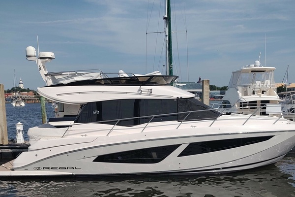 2021 Regal 42 Fly