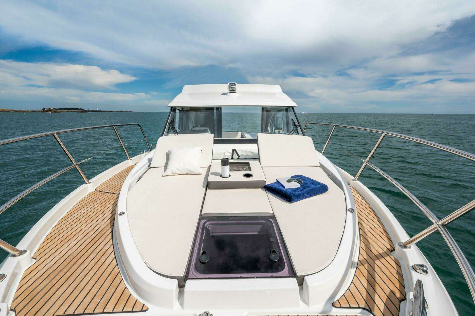2026 Beneteau Antares 11 - Image 12