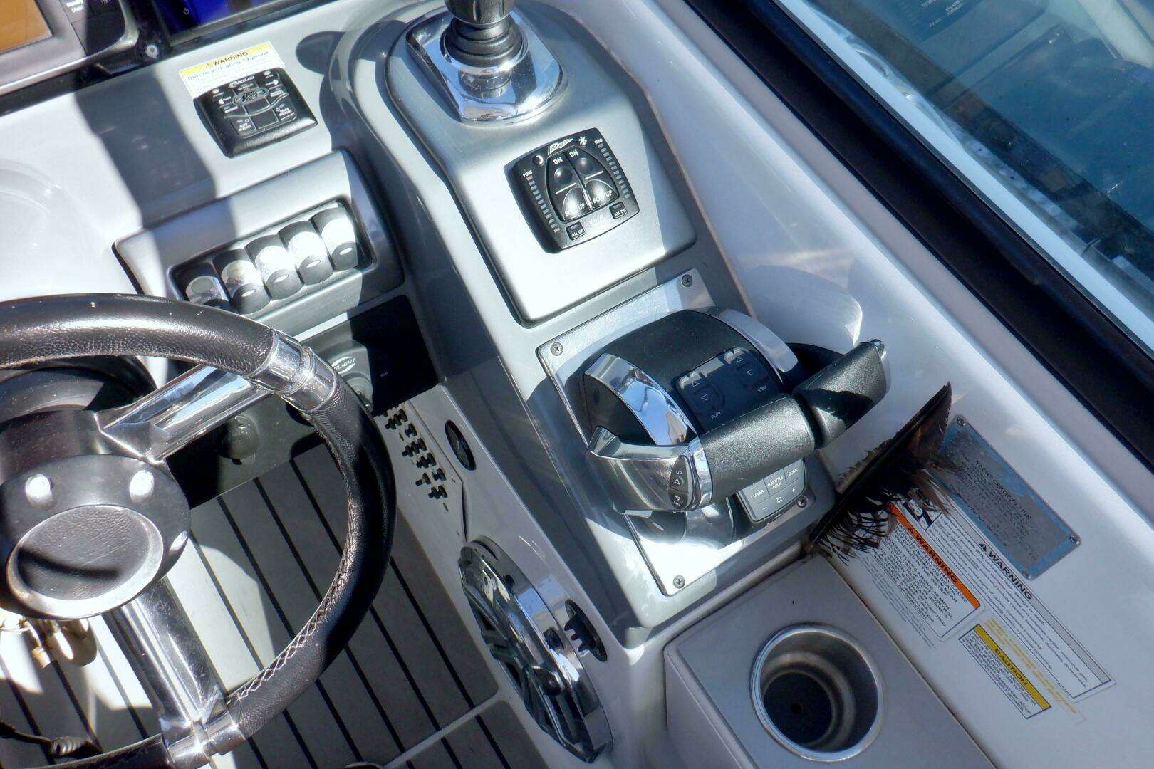 2015 Formula 350 Crossover Bowrider - Image 28