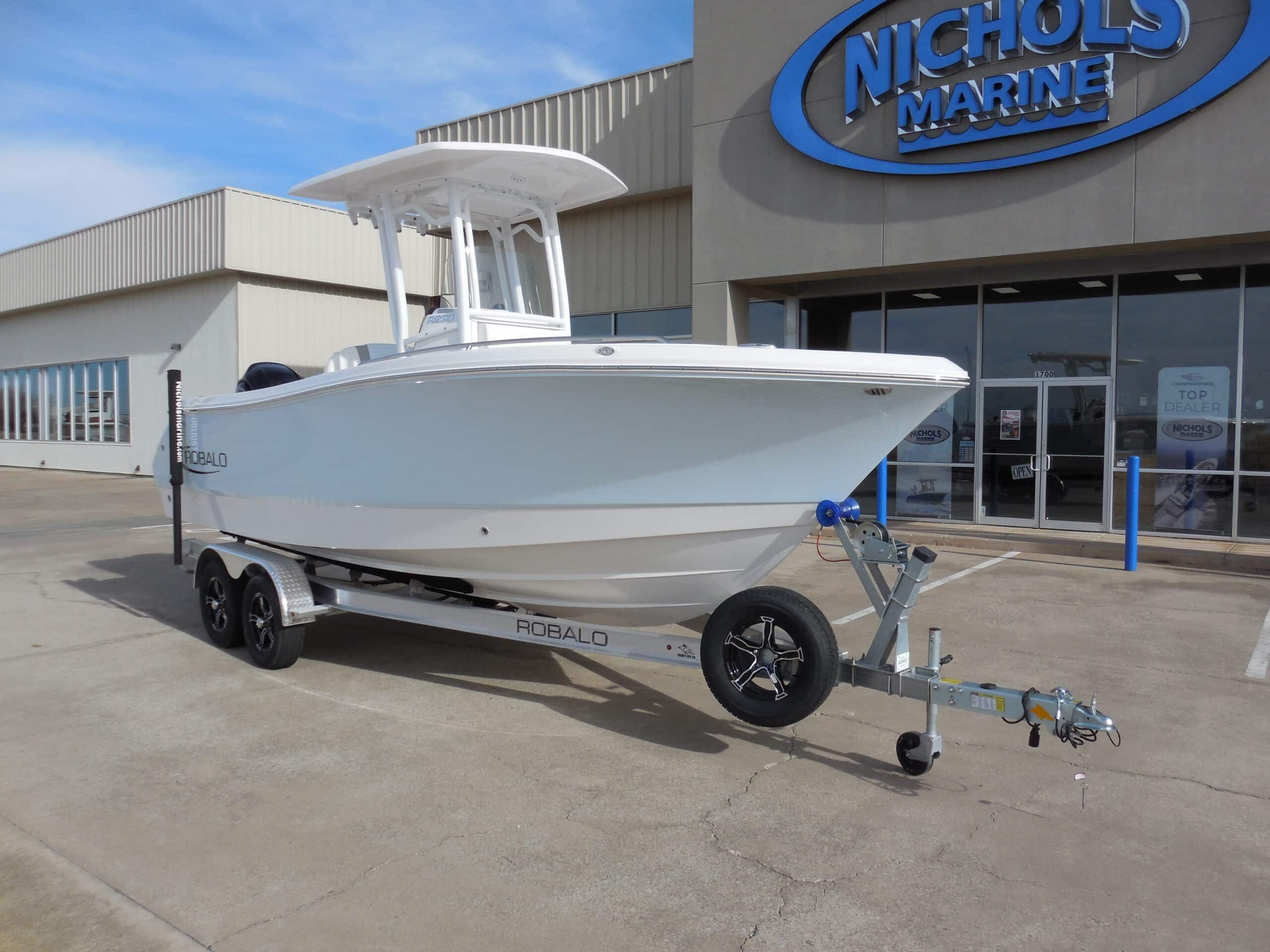 2026 Robalo R230 Center Console - 2