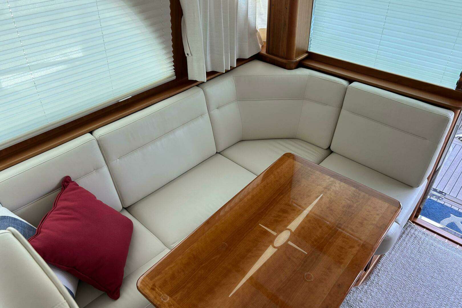 2022 Sabre 45 Salon Express - Image 15
