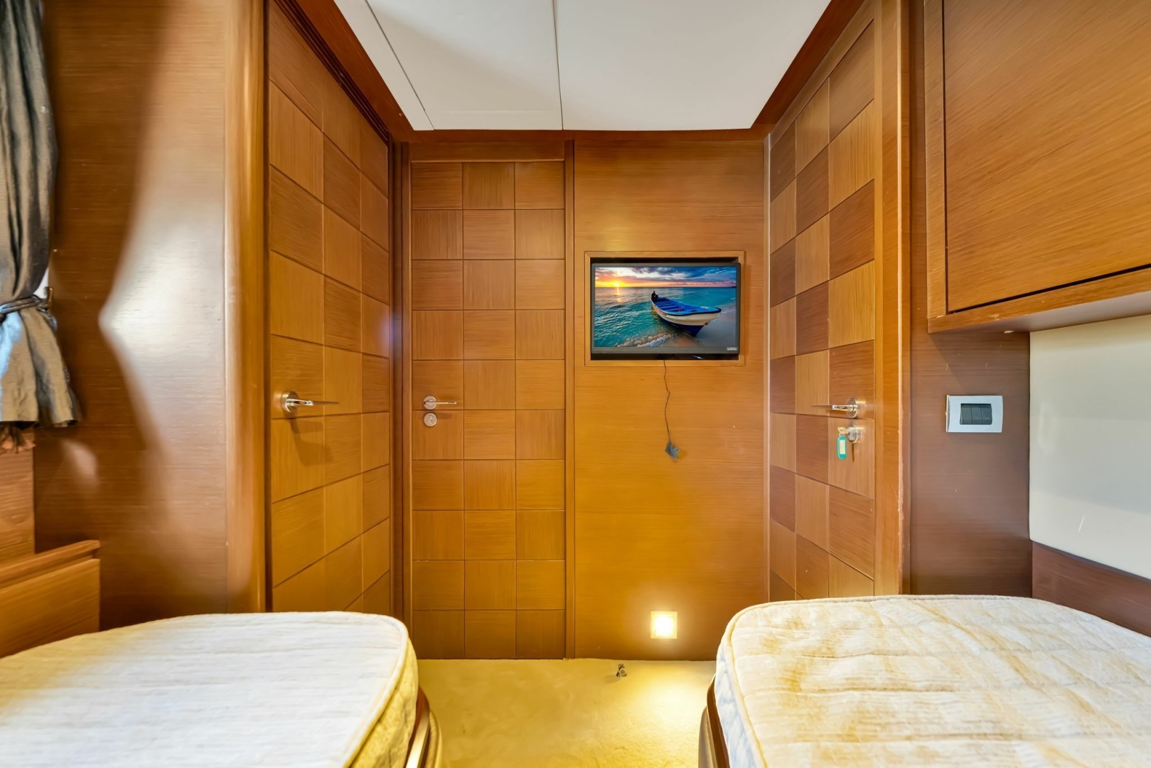 2005 Azimut 105 - Image 105