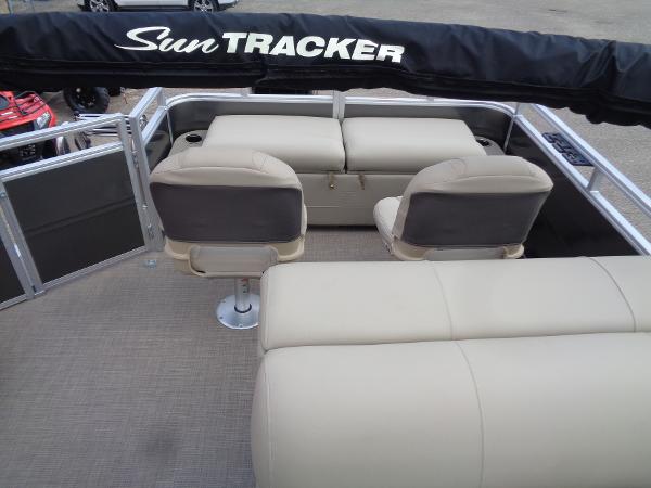 2025 Sun Tracker Fishin' Barge 22 DLX - 85