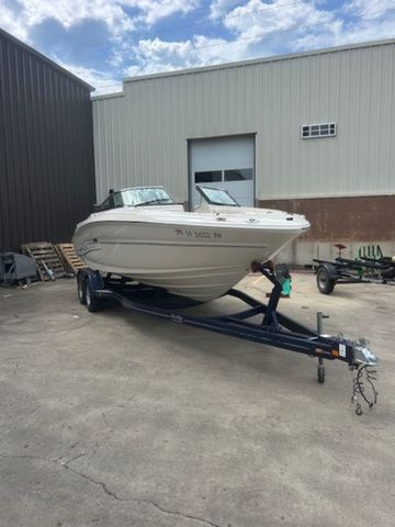 2005 Sea Ray 240 Select - 2