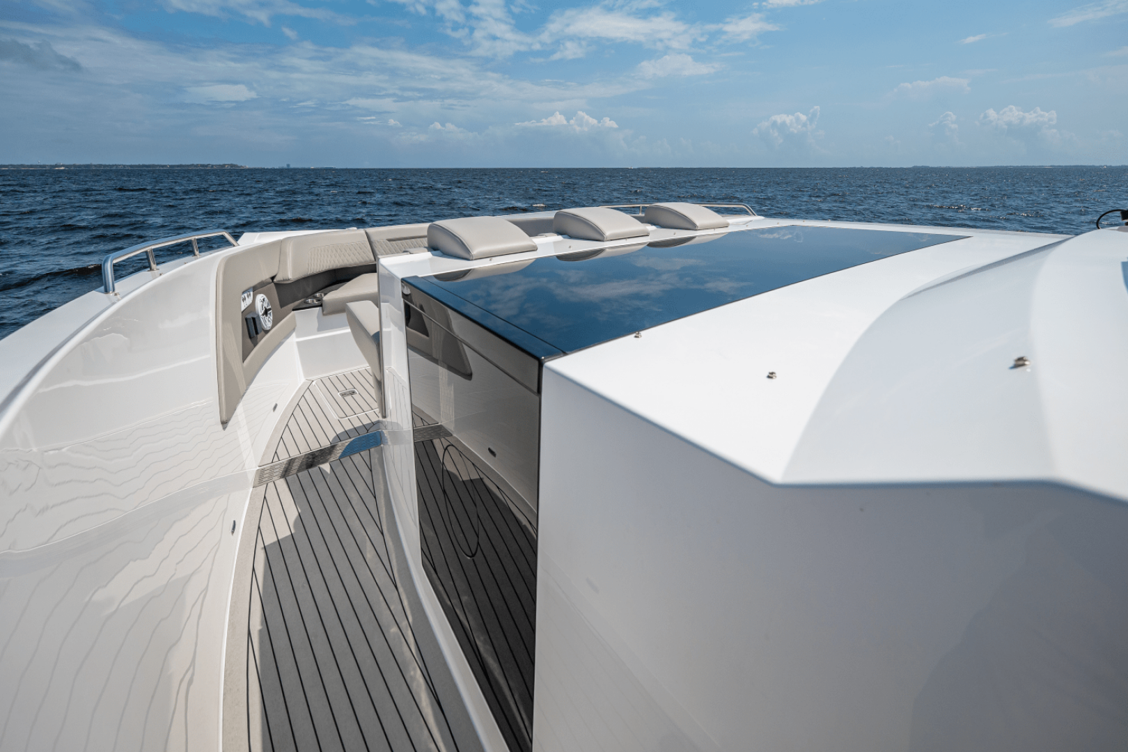 2025 Cruisers Yachts 50 GLS - Image 55