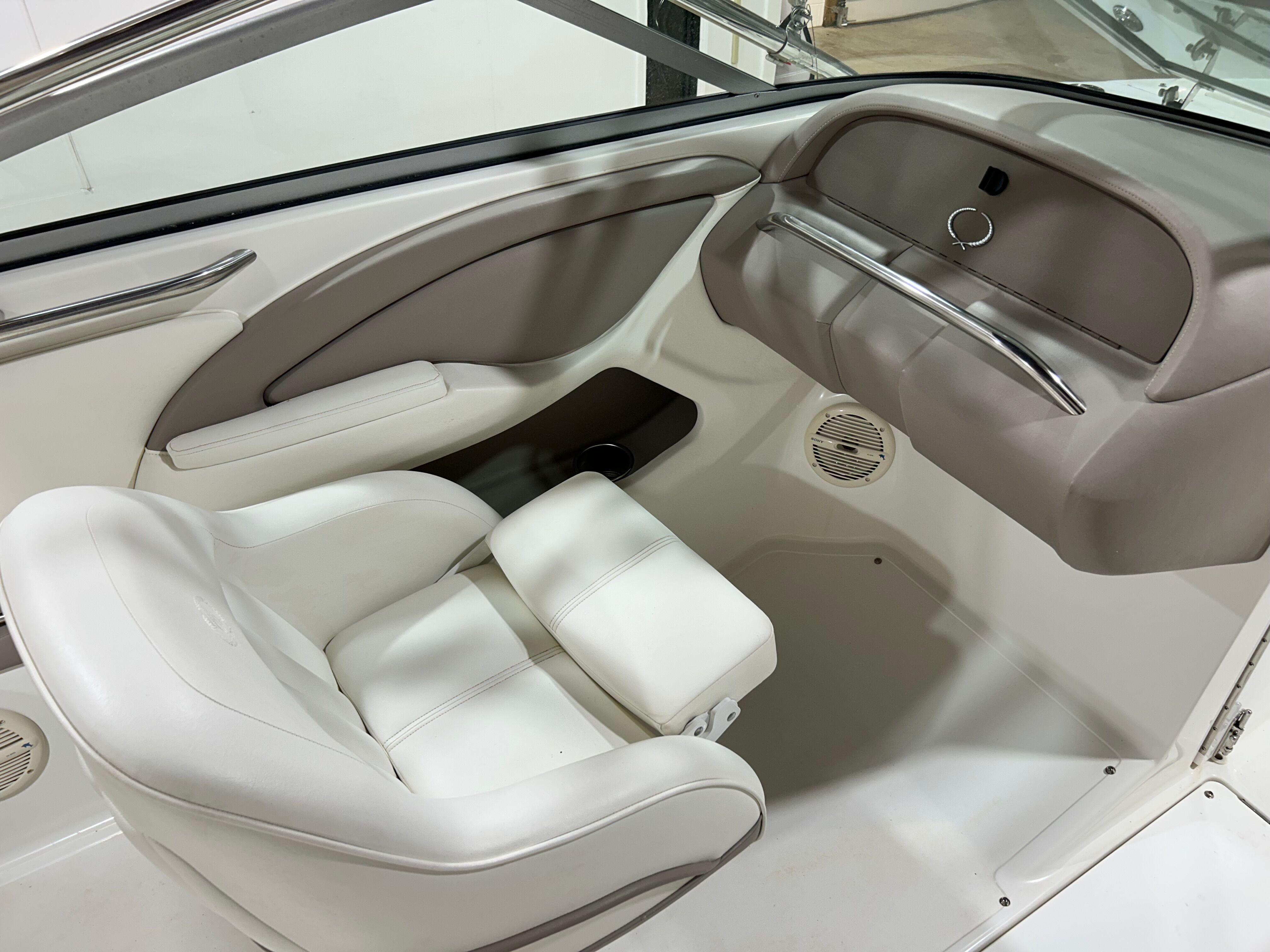2004 COBALT 220 - Image 14