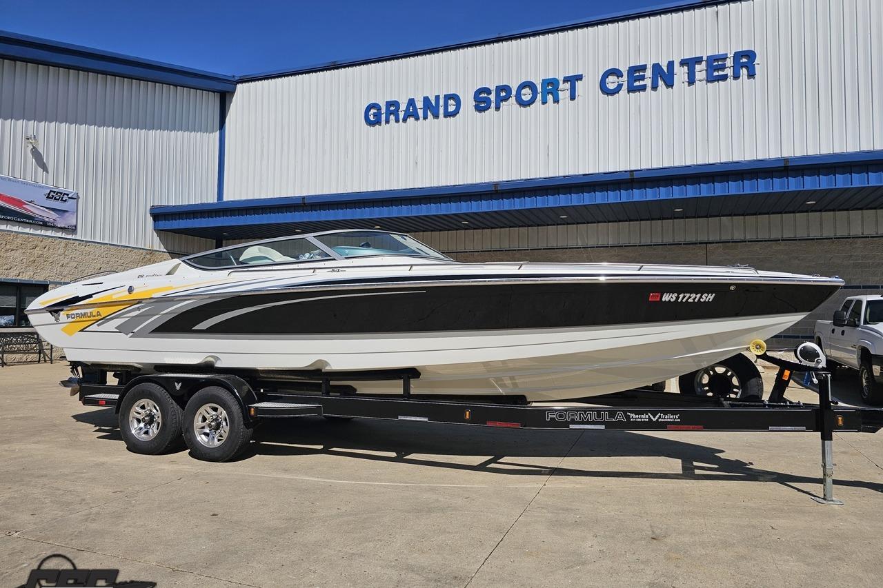 2014 Formula 292 FASTech boat on trailer at Grand Sport Center.