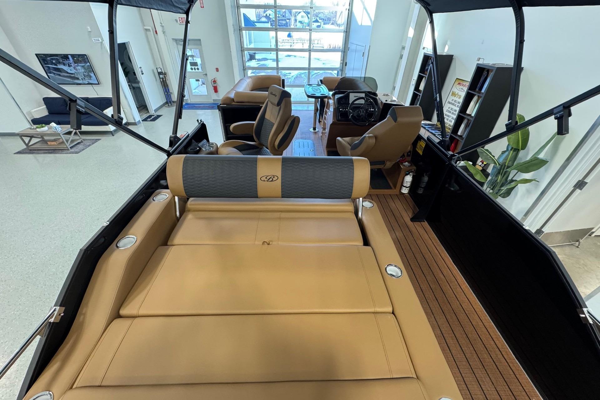 2026 Bentley Pontoons Elite 223 Swingback interior with luxurious seating and modern design.