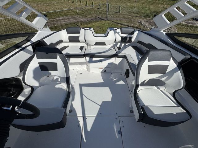 2026 Yamaha Boats 195S - 8