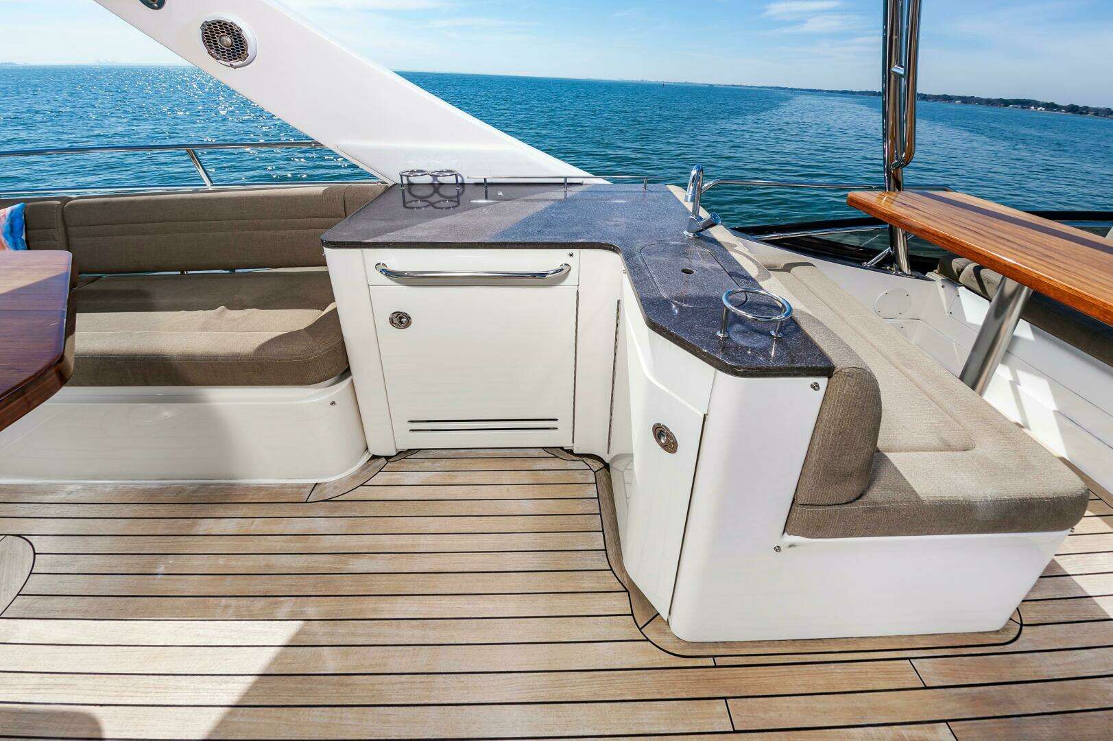 2015 Sea Ray 510 Fly - Image 16